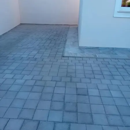 بيت للعطل Tina